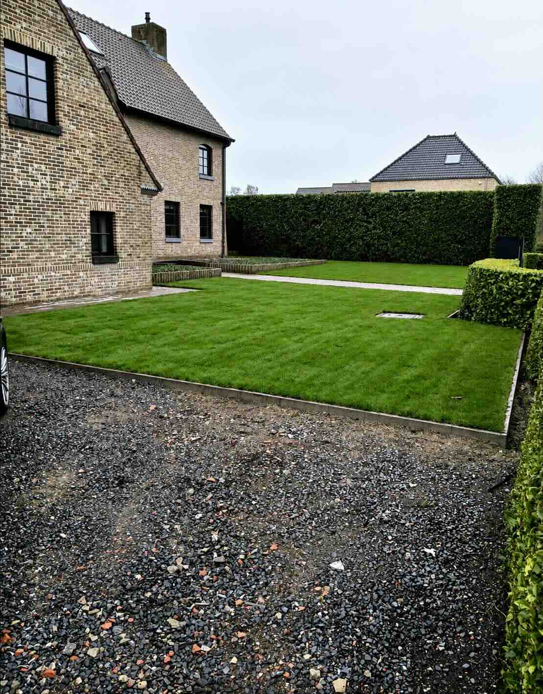 Achtertuin met nieuw aangelegd gazon